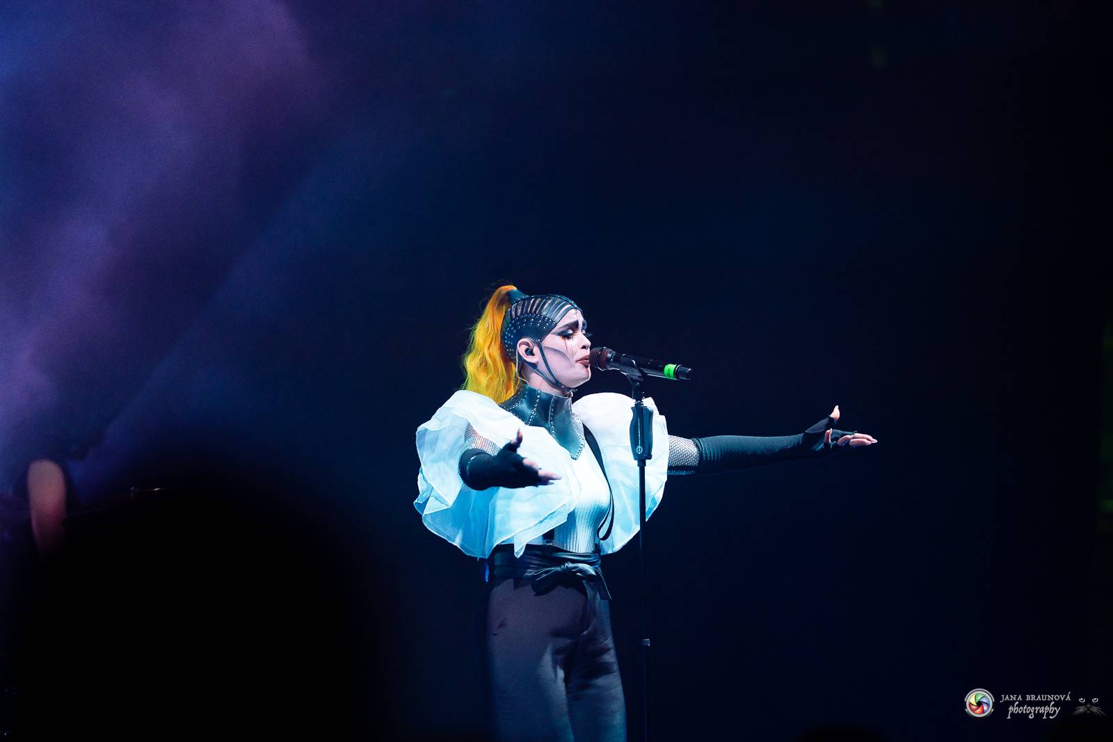 Dramatický, mrazivý i opředený záhadami. Takový byl koncert Skynd v pražském SaSaZu