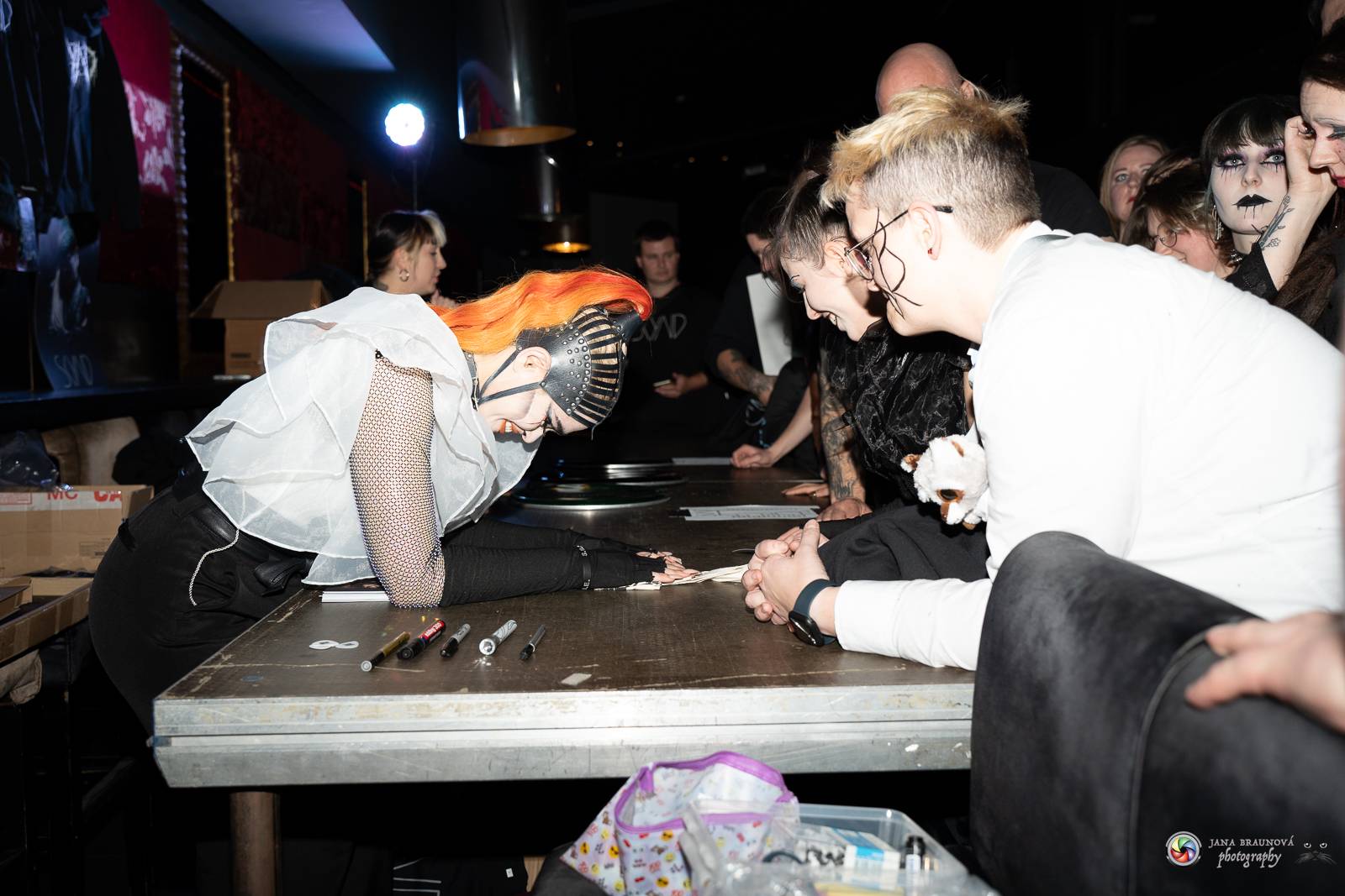 Dramatický, mrazivý i opředený záhadami. Takový byl koncert Skynd v pražském SaSaZu