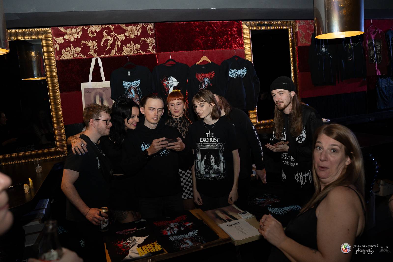 Dramatický, mrazivý i opředený záhadami. Takový byl koncert Skynd v pražském SaSaZu