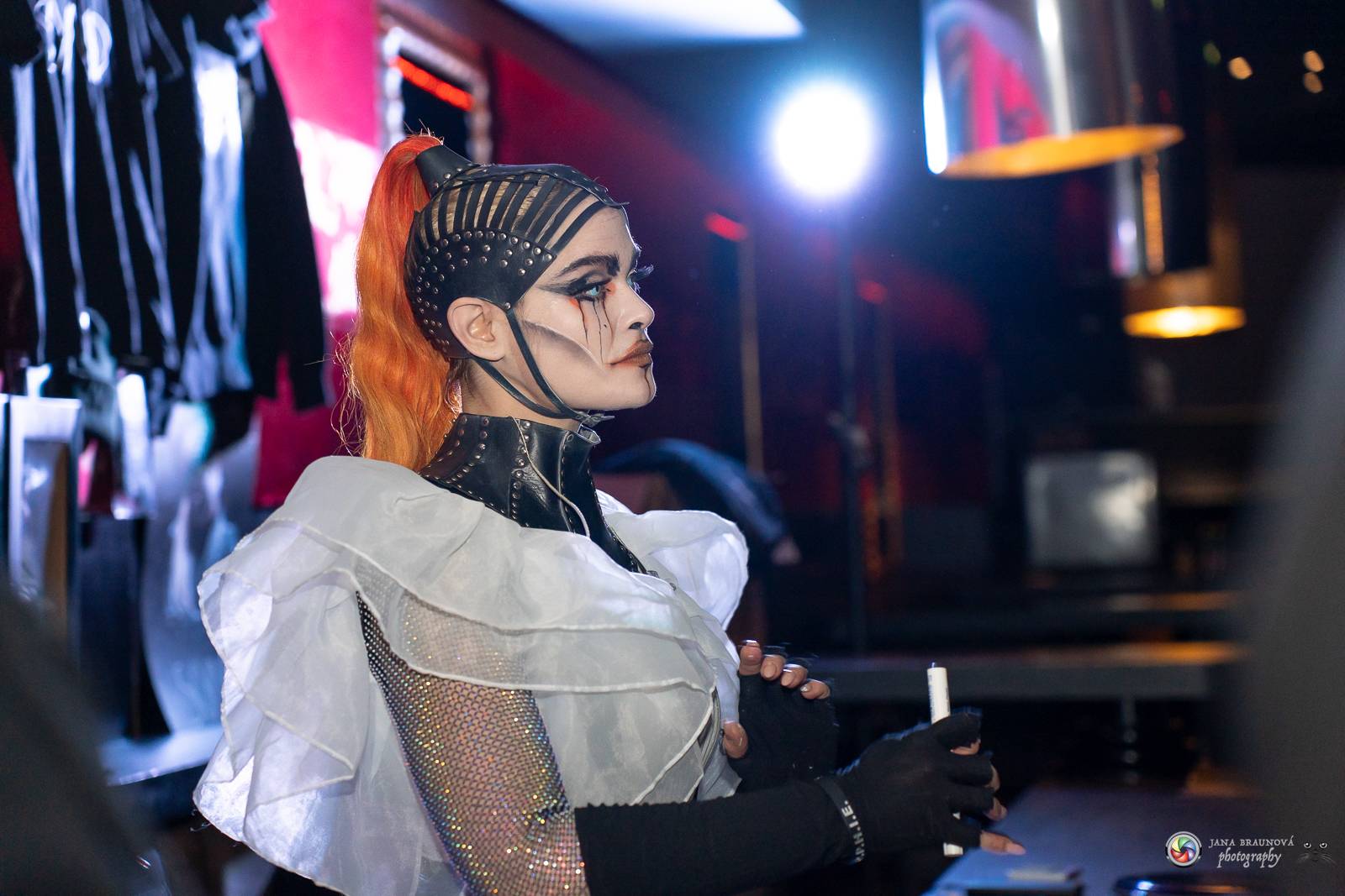 Dramatický, mrazivý i opředený záhadami. Takový byl koncert Skynd v pražském SaSaZu