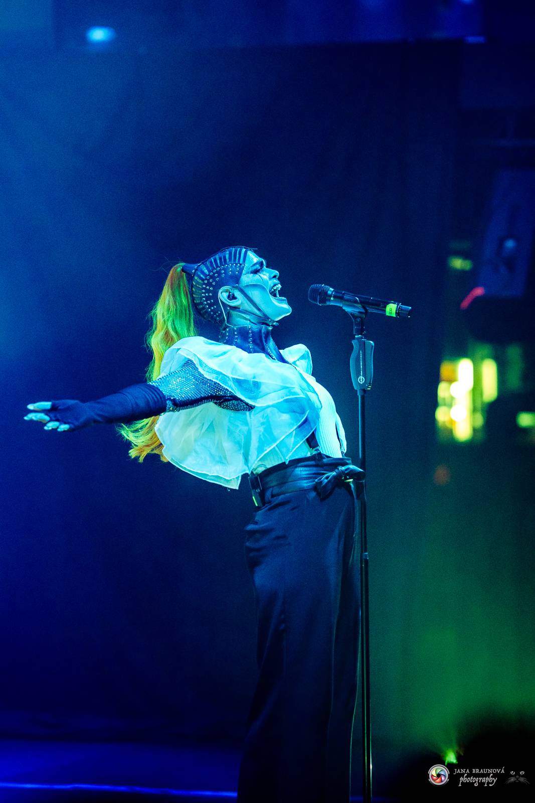 Dramatický, mrazivý i opředený záhadami. Takový byl koncert Skynd v pražském SaSaZu