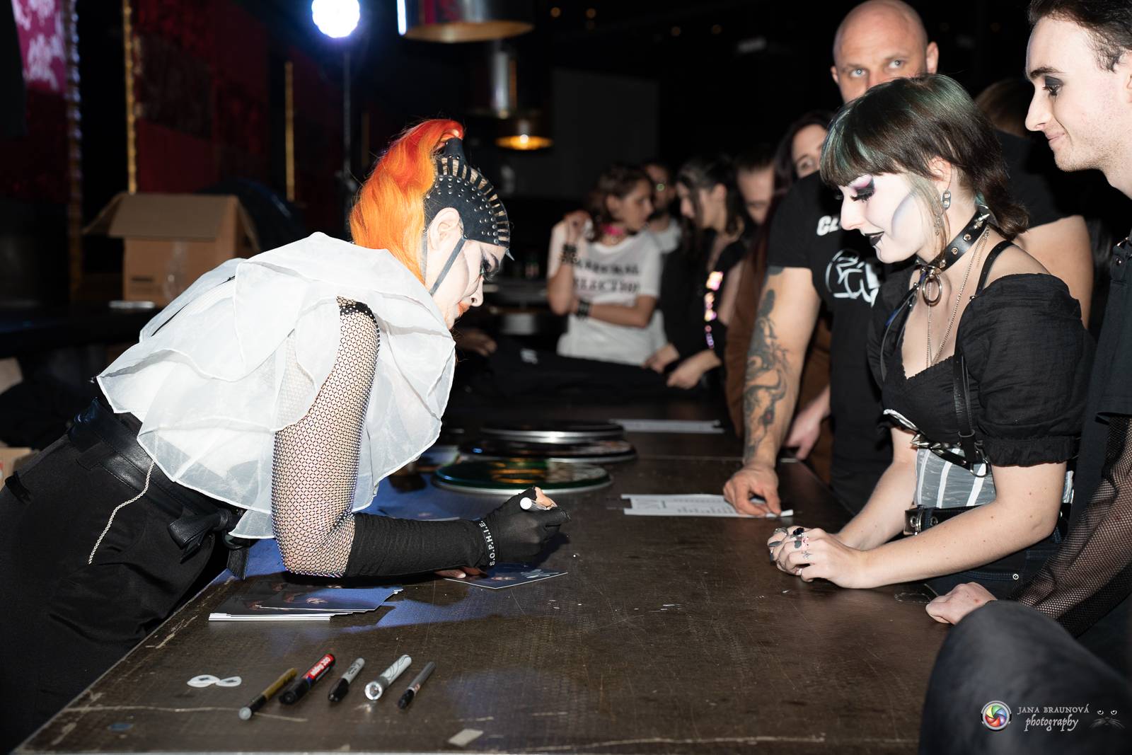 Dramatický, mrazivý i opředený záhadami. Takový byl koncert Skynd v pražském SaSaZu