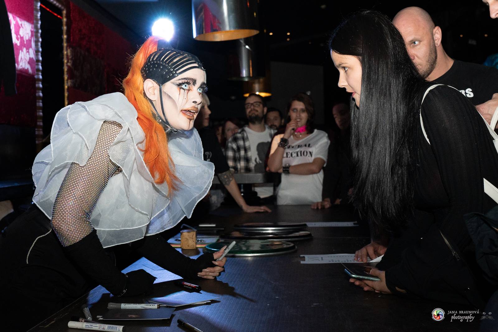 Dramatický, mrazivý i opředený záhadami. Takový byl koncert Skynd v pražském SaSaZu