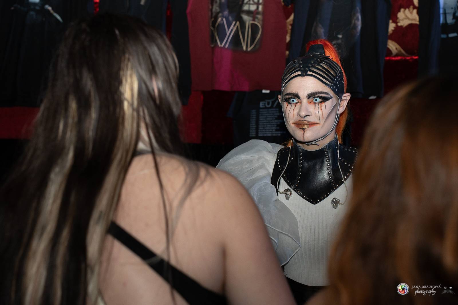 Dramatický, mrazivý i opředený záhadami. Takový byl koncert Skynd v pražském SaSaZu