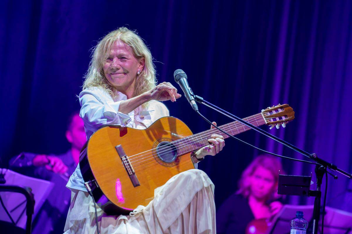 Lenka Filipová zpívala v Brně v několika jazycích, diváci ji odměnili standing ovation