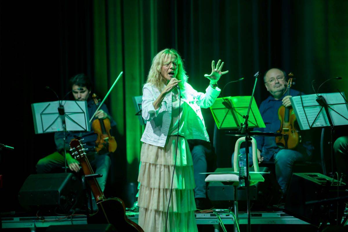 Lenka Filipová zpívala v Brně v několika jazycích, diváci ji odměnili standing ovation