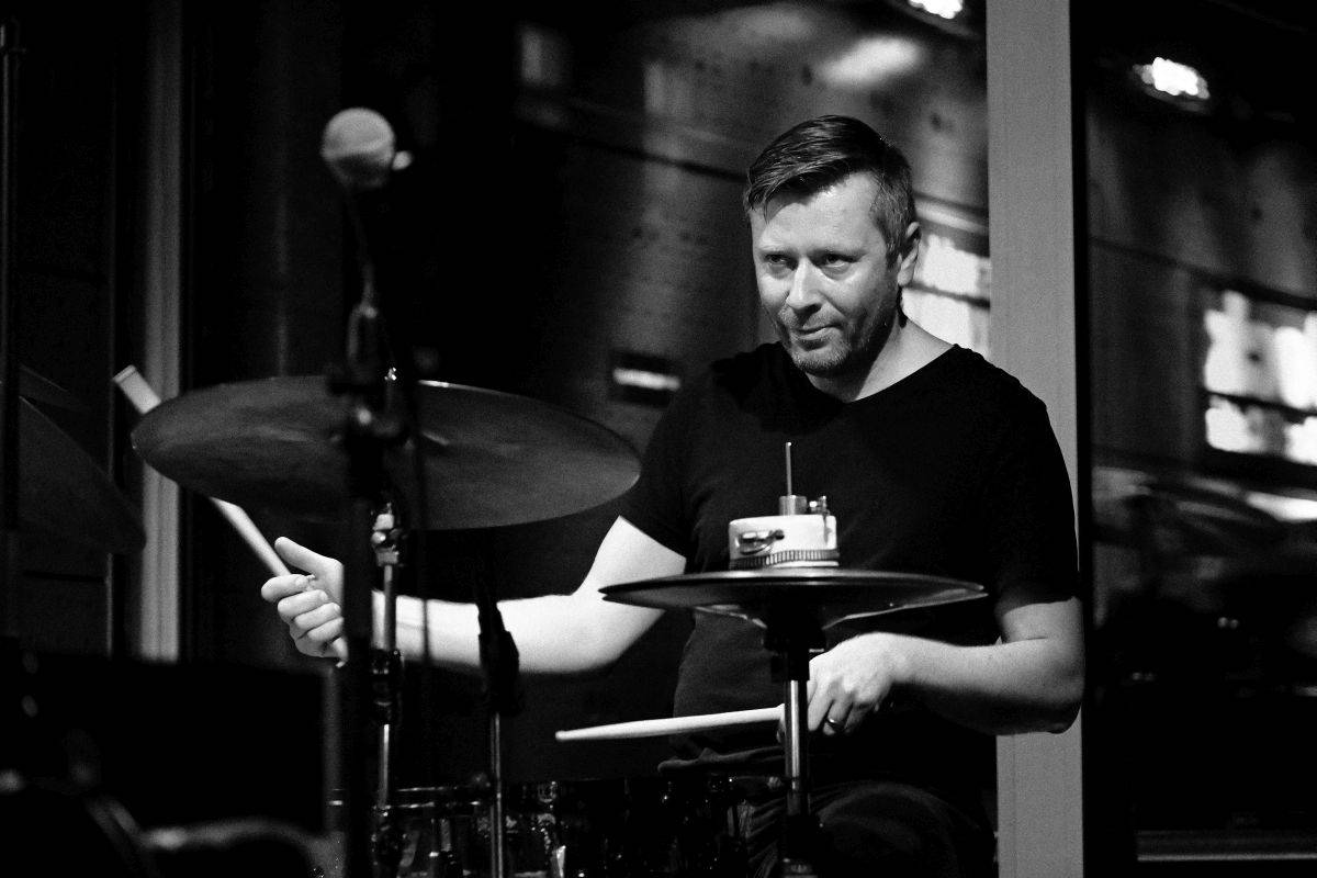 Brian Charett s Ondřejem Štveráčkem a Danielem Šoltisem zahráli v Jazz Docku mix funku, jazzu i elektronických zvuků