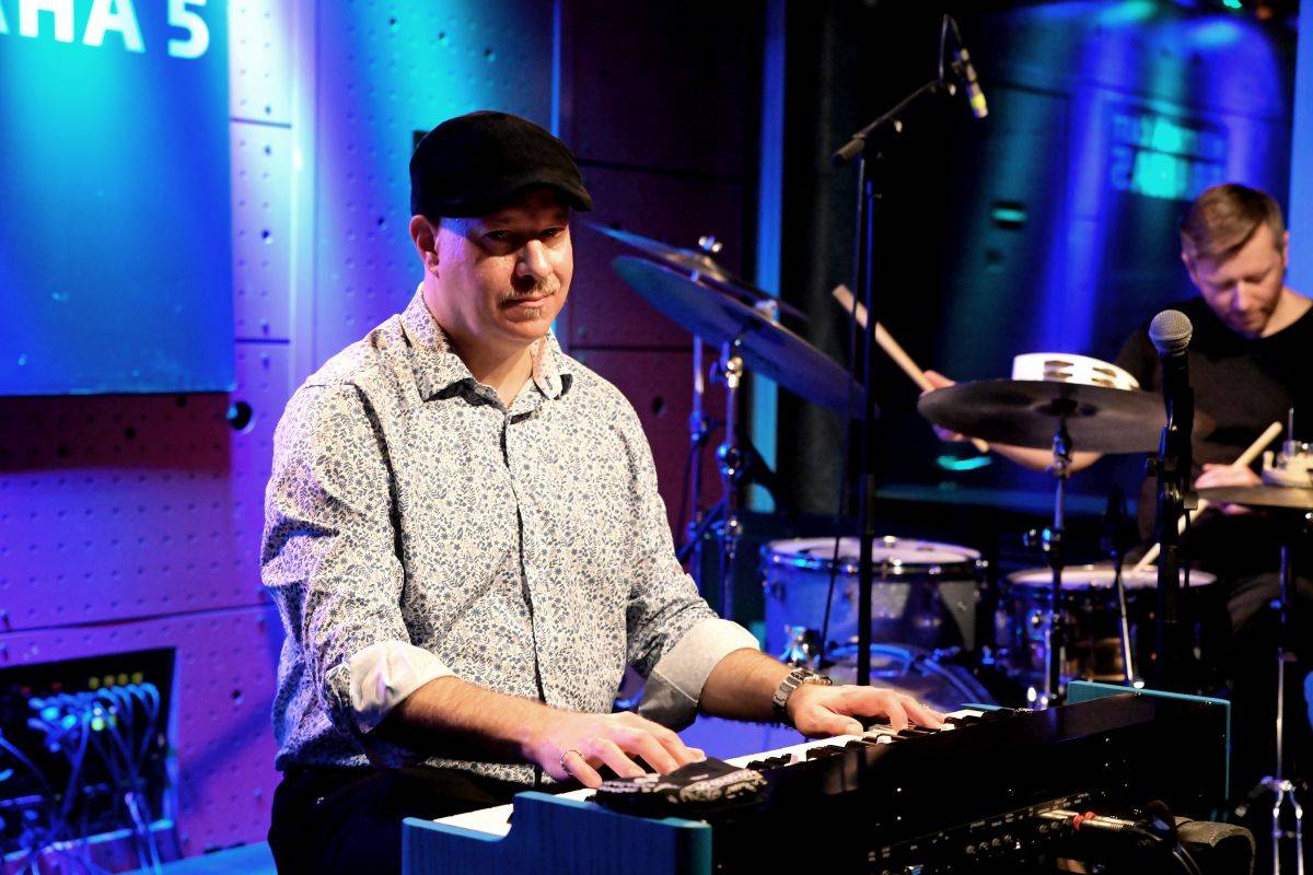 Brian Charett s Ondřejem Štveráčkem a Danielem Šoltisem zahráli v Jazz Docku mix funku, jazzu i elektronických zvuků