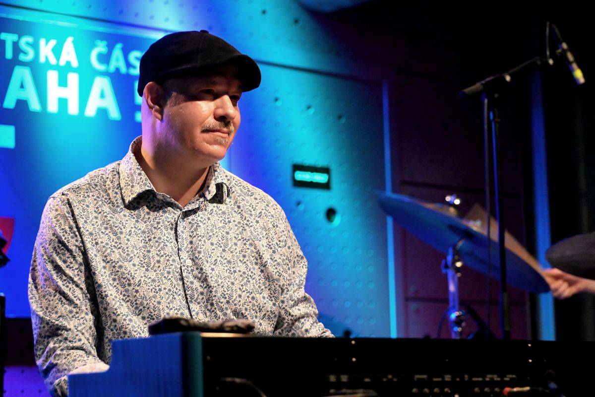 Brian Charett s Ondřejem Štveráčkem a Danielem Šoltisem zahráli v Jazz Docku mix funku, jazzu i elektronických zvuků