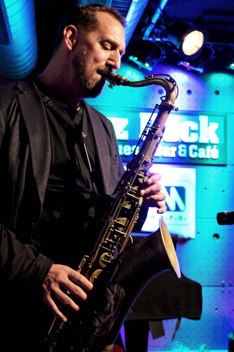 Brian Charett s Ondřejem Štveráčkem a Danielem Šoltisem zahráli v Jazz Docku mix funku, jazzu i elektronických zvuků