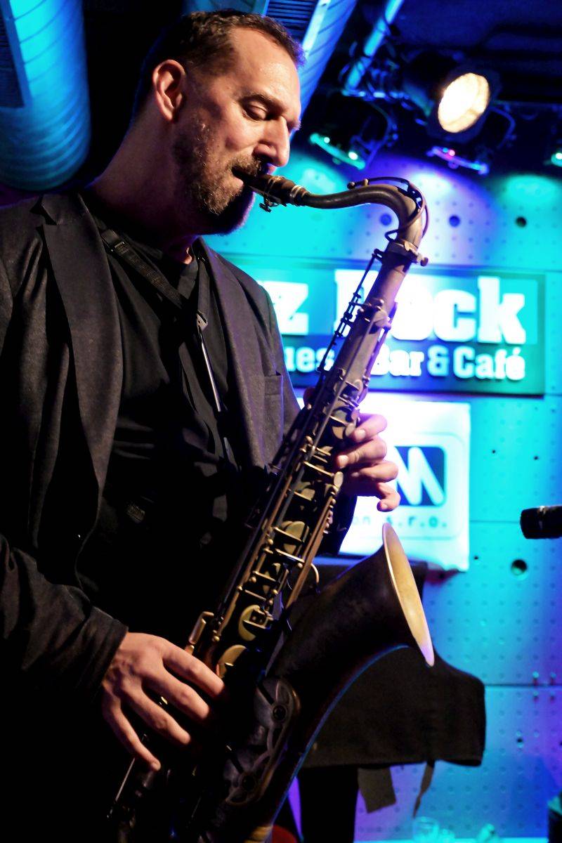 Brian Charett s Ondřejem Štveráčkem a Danielem Šoltisem zahráli v Jazz Docku mix funku, jazzu i elektronických zvuků