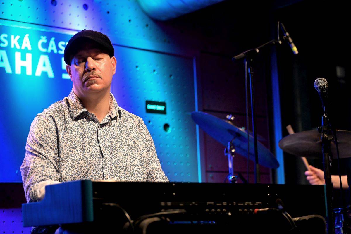 Brian Charett s Ondřejem Štveráčkem a Danielem Šoltisem zahráli v Jazz Docku mix funku, jazzu i elektronických zvuků