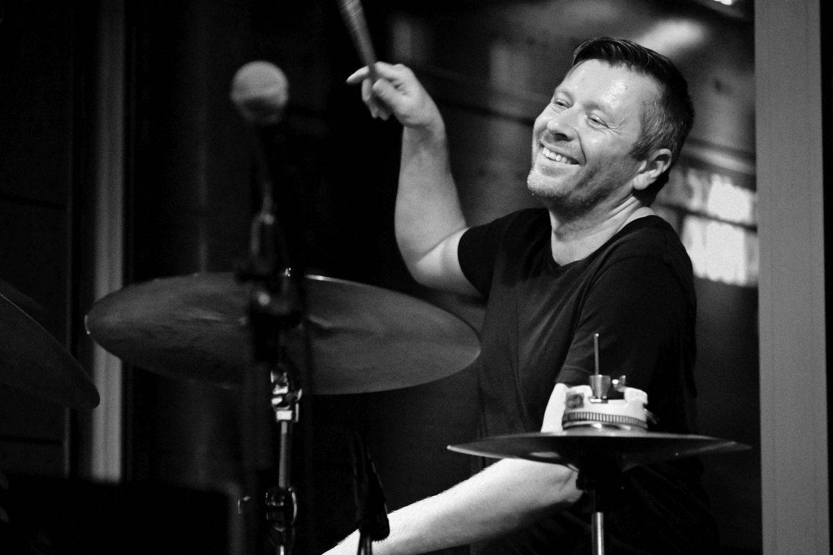 Brian Charett s Ondřejem Štveráčkem a Danielem Šoltisem zahráli v Jazz Docku mix funku, jazzu i elektronických zvuků