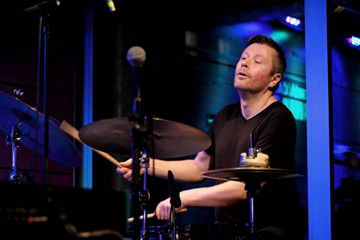 Brian Charett s Ondřejem Štveráčkem a Danielem Šoltisem zahráli v Jazz Docku mix funku, jazzu i elektronických zvuků