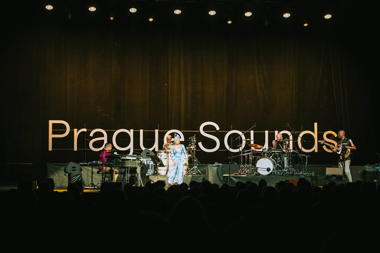 Angélique Kidjo ohromila svým hlasem Forum Karlín, přednesla mu svou verzi kultovního alba Talking Heads