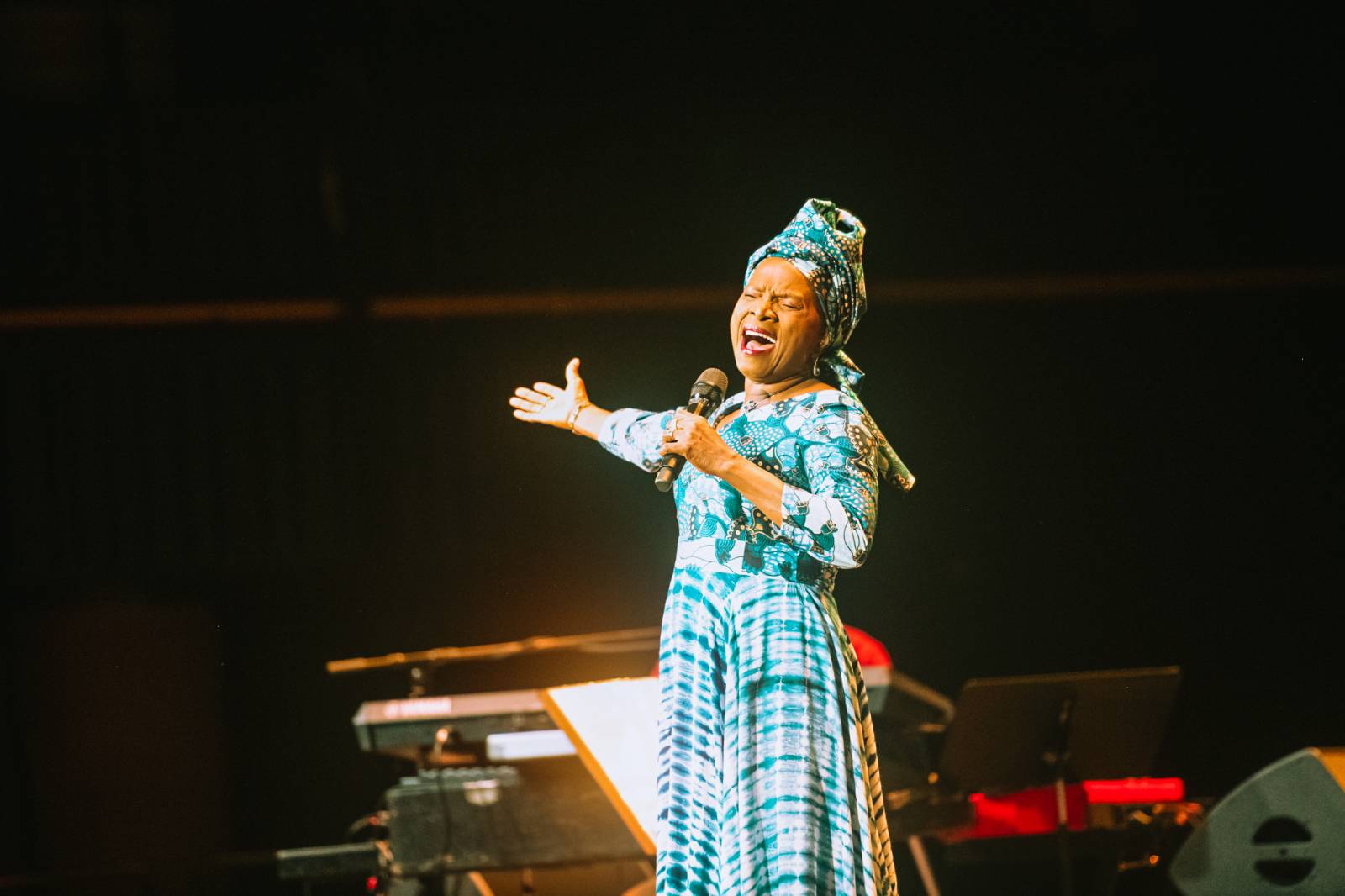 Angélique Kidjo ohromila svým hlasem Forum Karlín, přednesla mu svou verzi kultovního alba Talking Heads