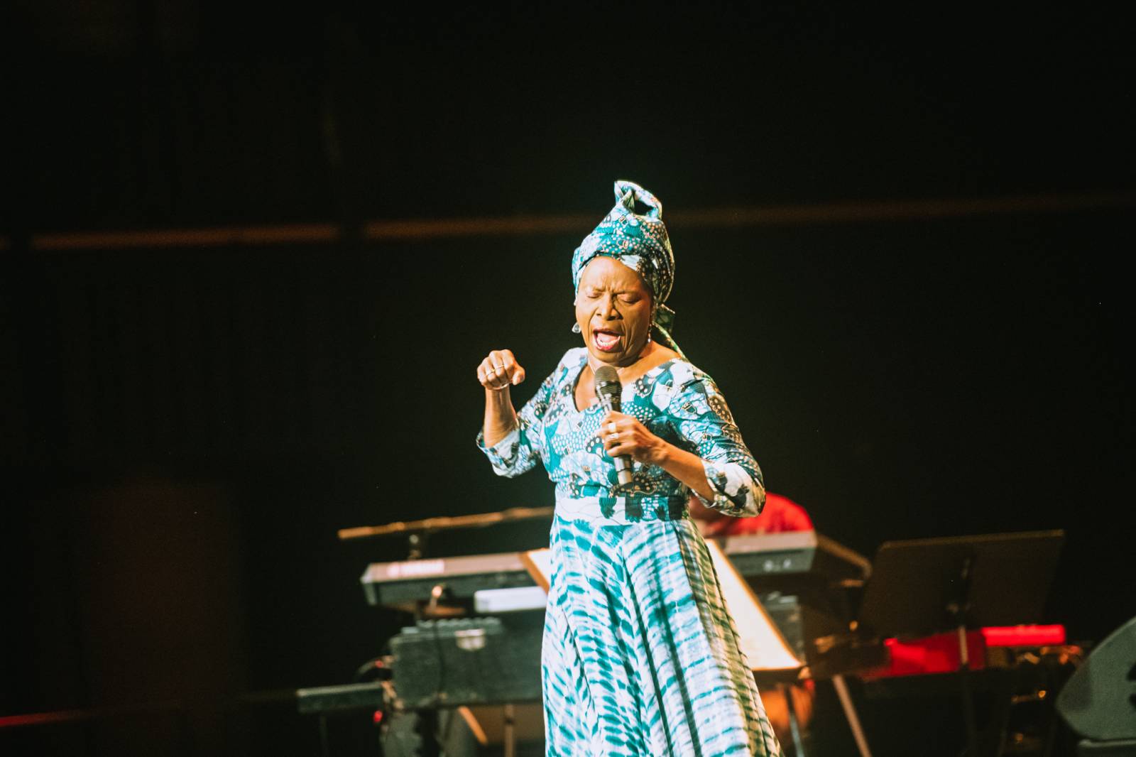 Angélique Kidjo ohromila svým hlasem Forum Karlín, přednesla mu svou verzi kultovního alba Talking Heads