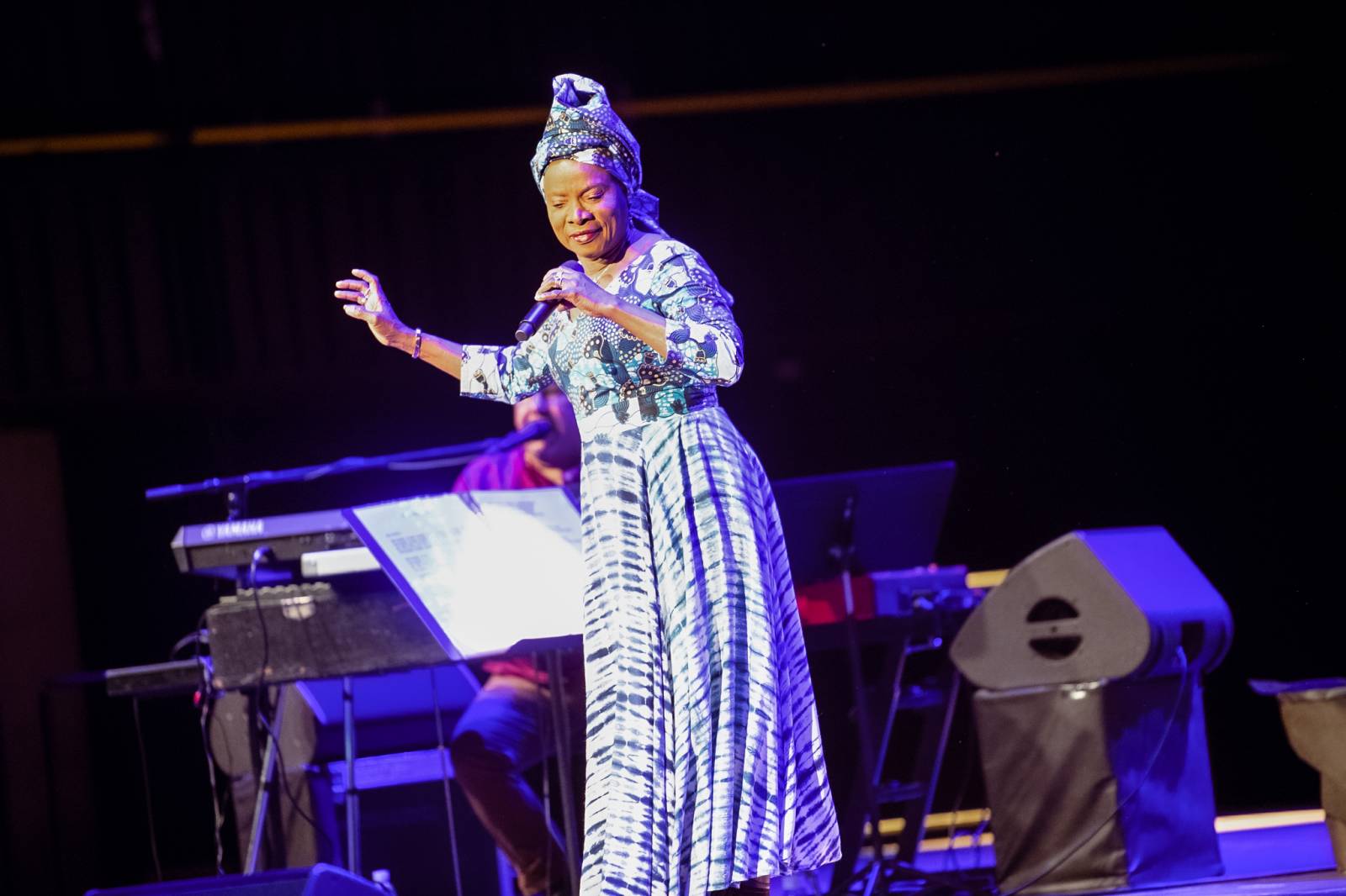 Angélique Kidjo ohromila svým hlasem Forum Karlín, přednesla mu svou verzi kultovního alba Talking Heads