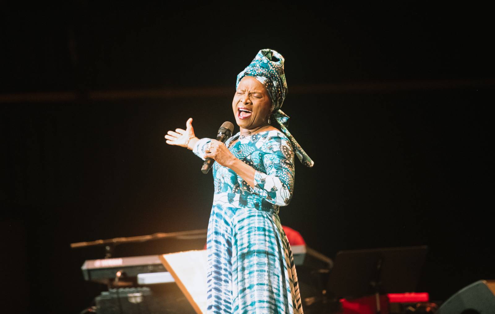 Angélique Kidjo ohromila svým hlasem Forum Karlín, přednesla mu svou verzi kultovního alba Talking Heads