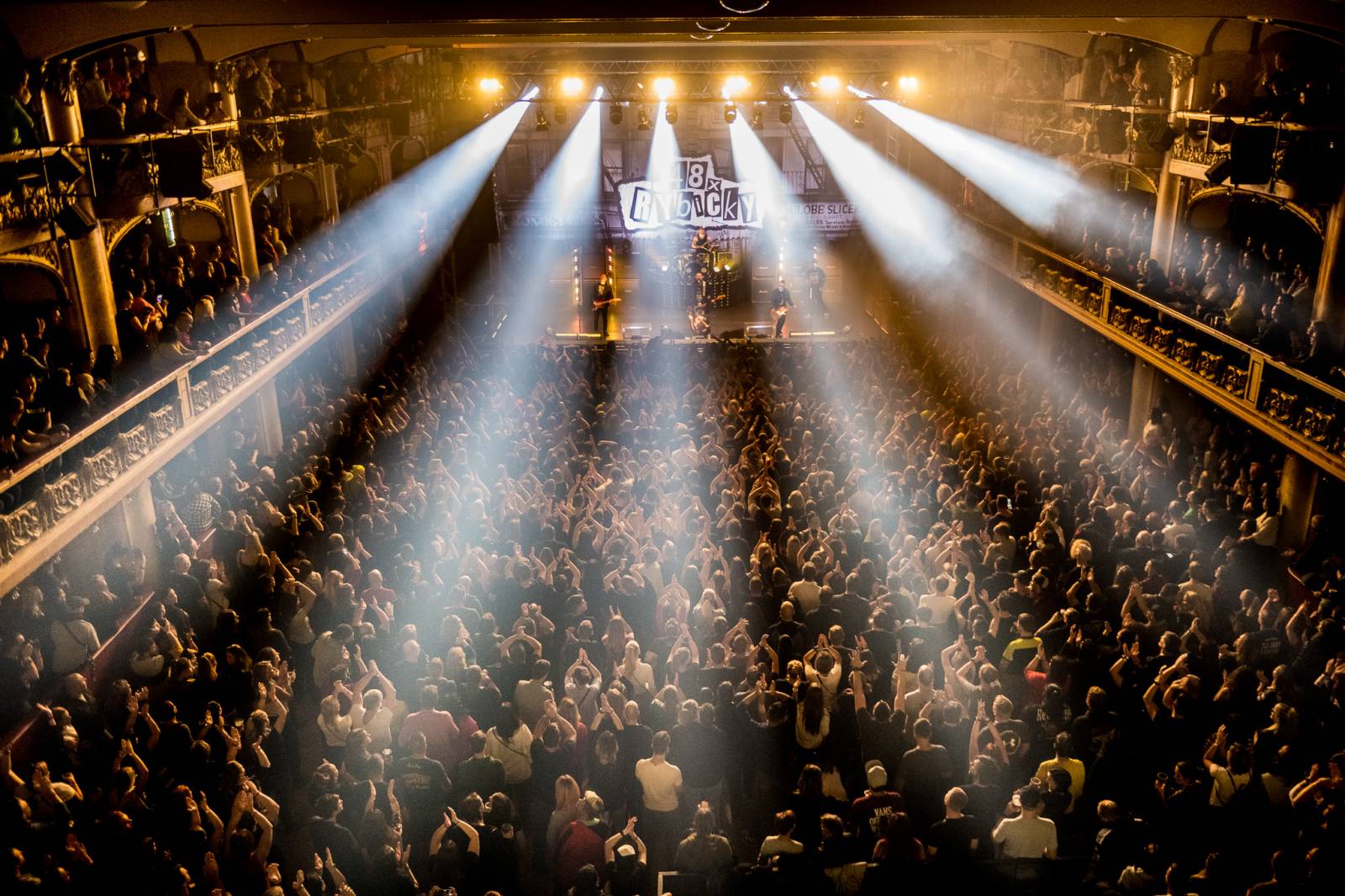 Čas letí. Rybičky 48 oslavily v pražské Lucerně 21 let od prvního koncertu