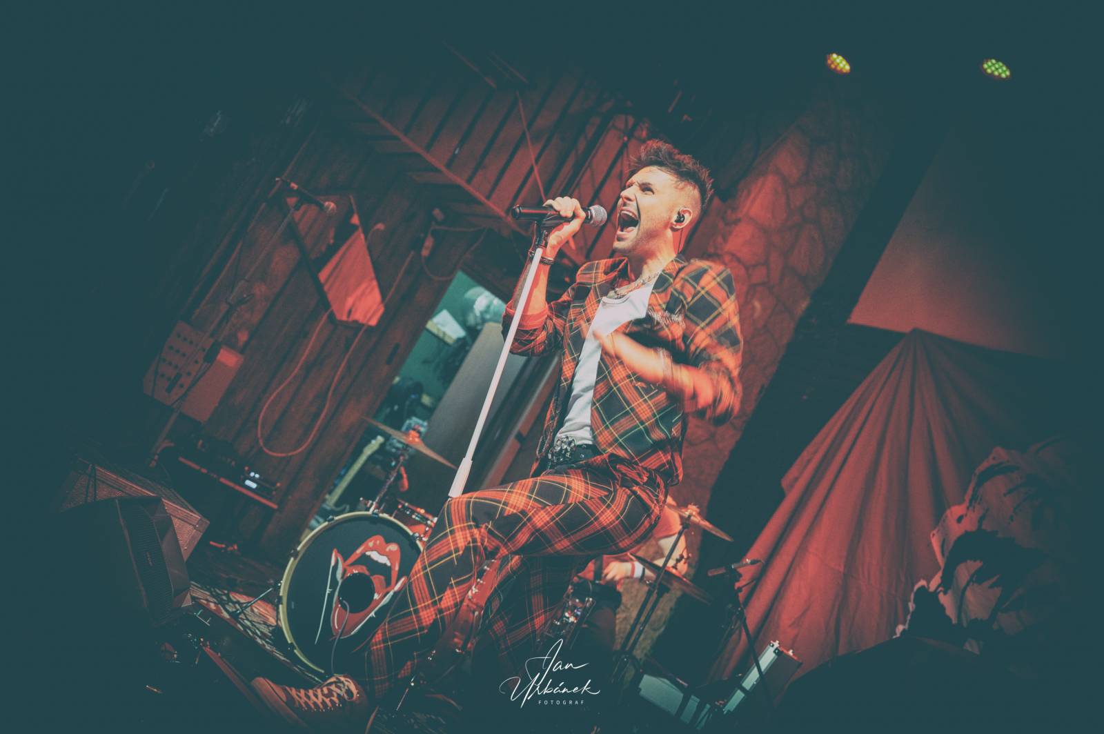 Opuštěný děti dorazily do Teplic. ZakázanÝovoce a Koblížci měli energie na rozdávání