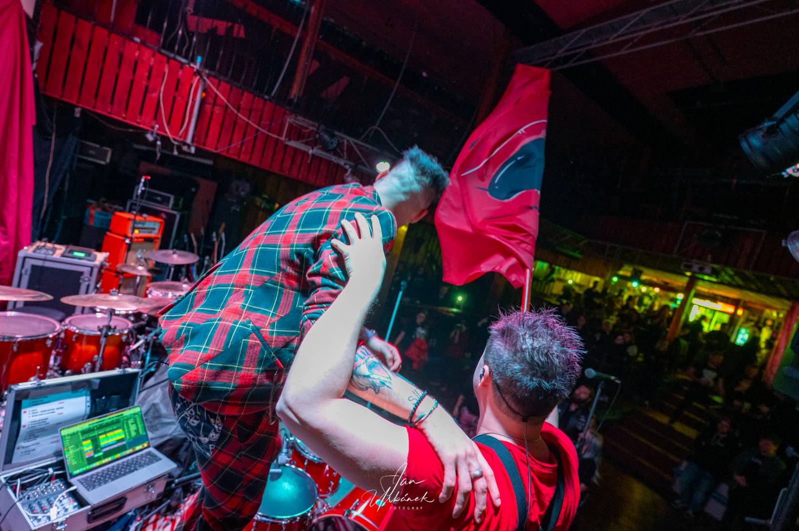 Opuštěný děti dorazily do Teplic. ZakázanÝovoce a Koblížci měli energie na rozdávání