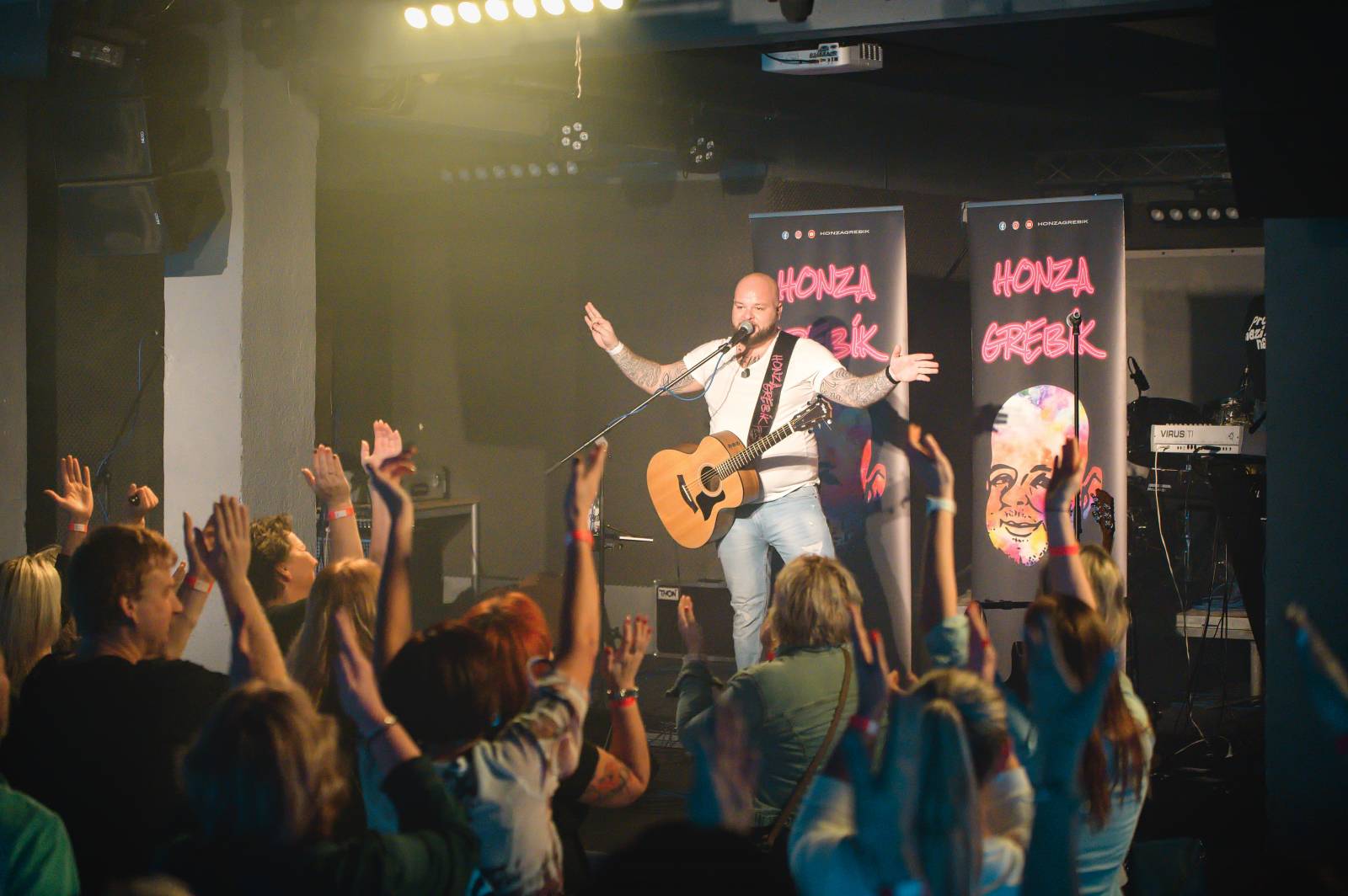 Reflexy přehráli v Třebíči své největší hity, sekundoval jim Honza Grebík