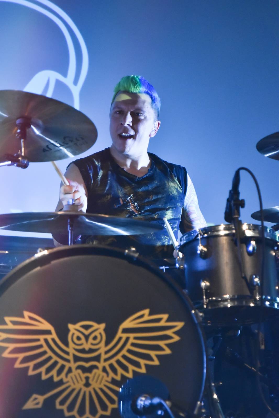 Trička a boty šly dolů. Civilní Obrana a Lety Mimo roztančily kladenské Black Road Café