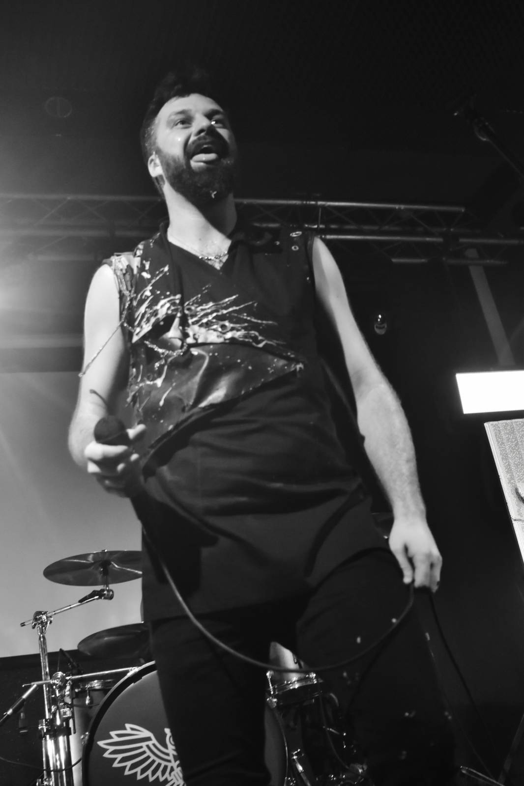 Trička a boty šly dolů. Civilní Obrana a Lety Mimo roztančily kladenské Black Road Café