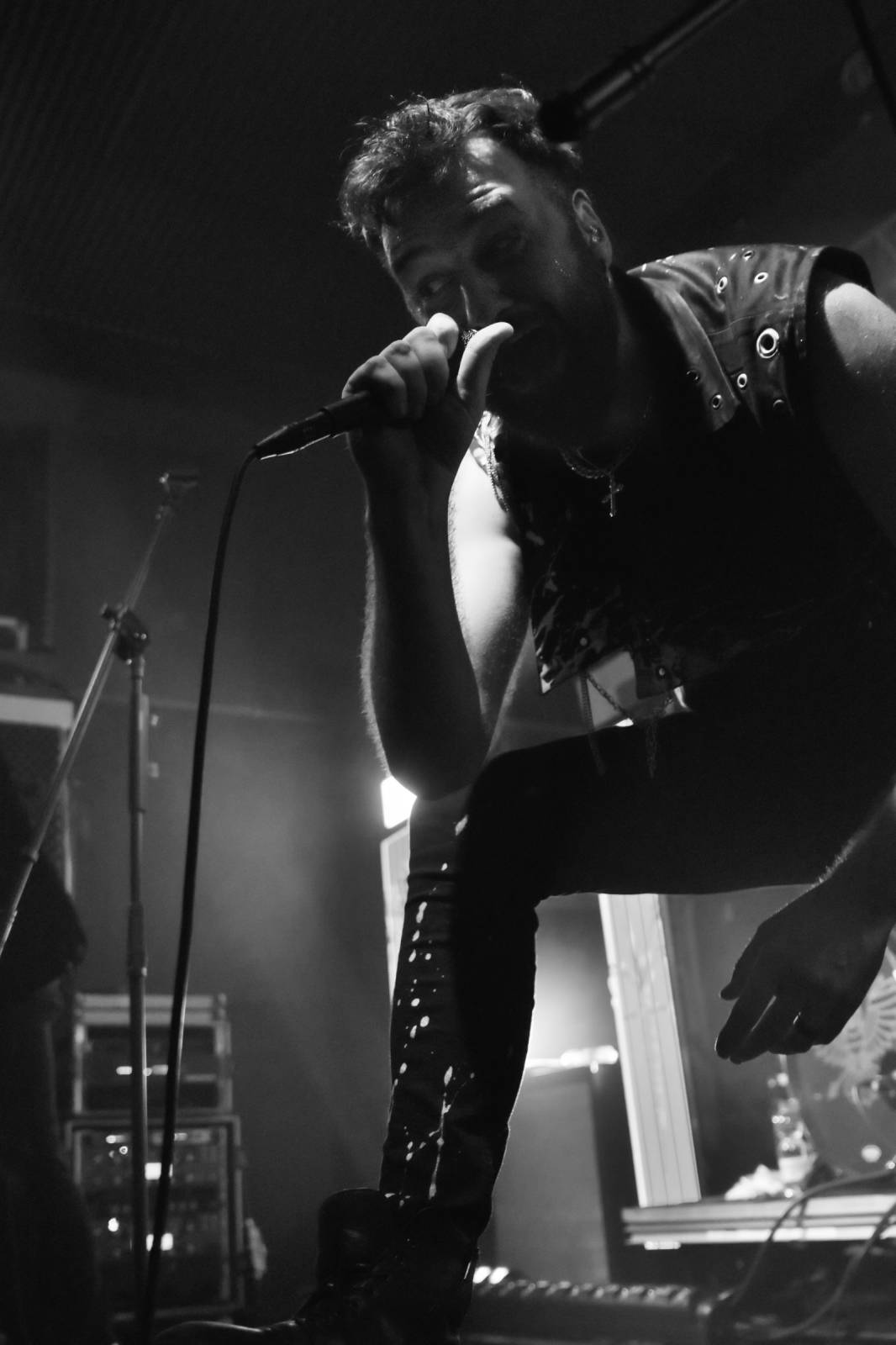 Trička a boty šly dolů. Civilní Obrana a Lety Mimo roztančily kladenské Black Road Café