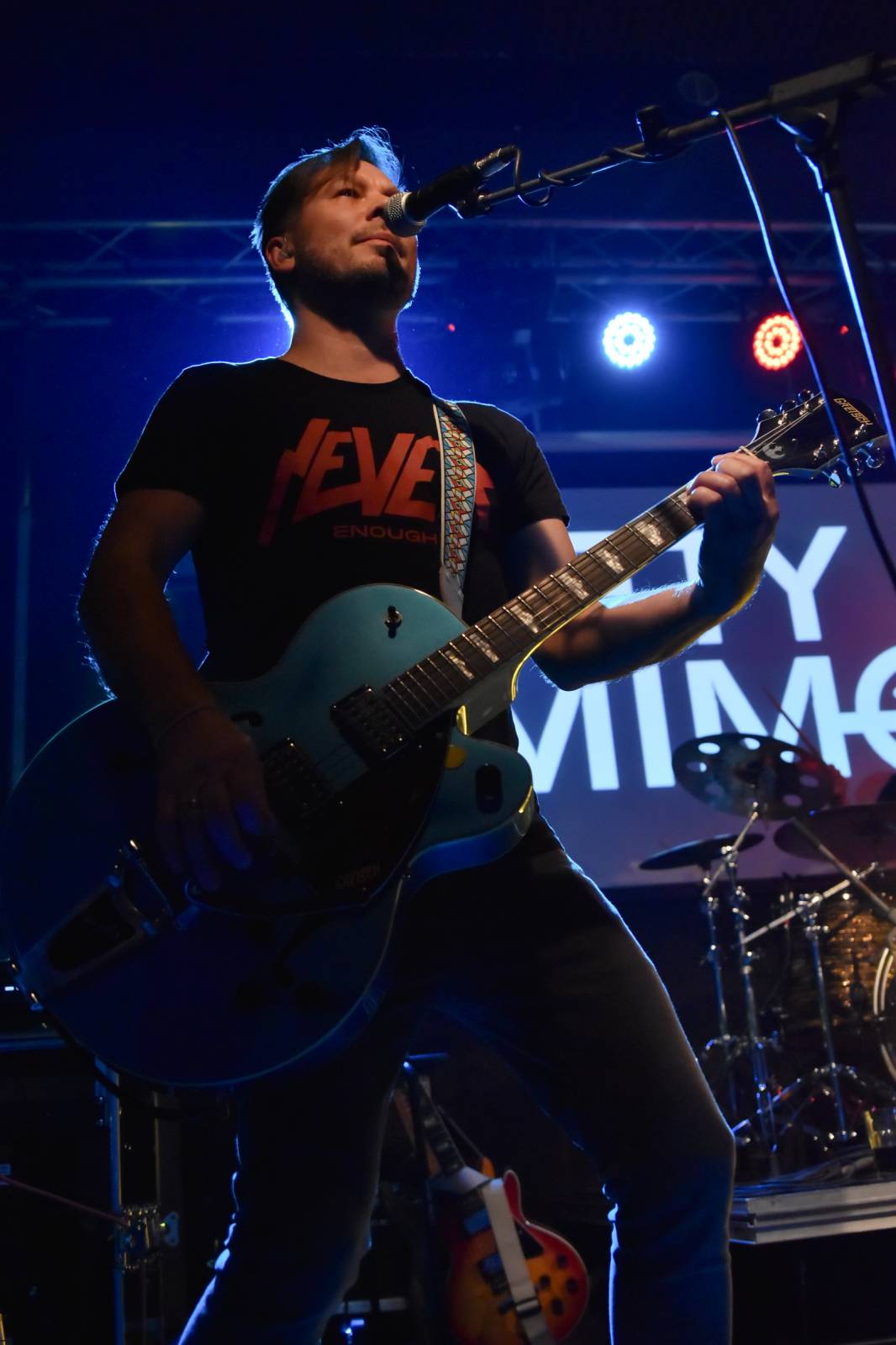 Trička a boty šly dolů. Civilní Obrana a Lety Mimo roztančily kladenské Black Road Café