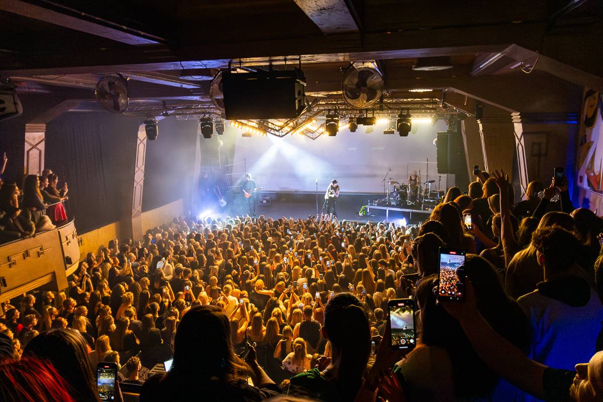 Sofian Medjmedj znovu vyprodal pražskou Roxy. Pokřtil nové album a oznámil svůj dosud největší koncert