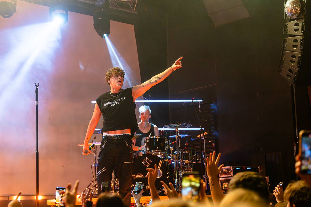 Sofian Medjmedj znovu vyprodal pražskou Roxy. Pokřtil nové album a oznámil svůj dosud největší koncert