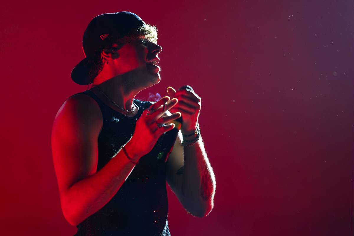 Sofian Medjmedj znovu vyprodal pražskou Roxy. Pokřtil nové album a oznámil svůj dosud největší koncert