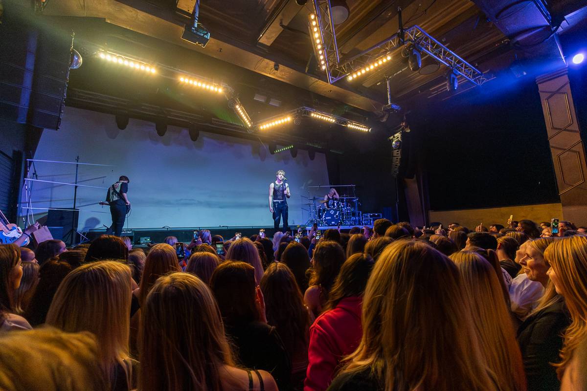 Sofian Medjmedj znovu vyprodal pražskou Roxy. Pokřtil nové album a oznámil svůj dosud největší koncert