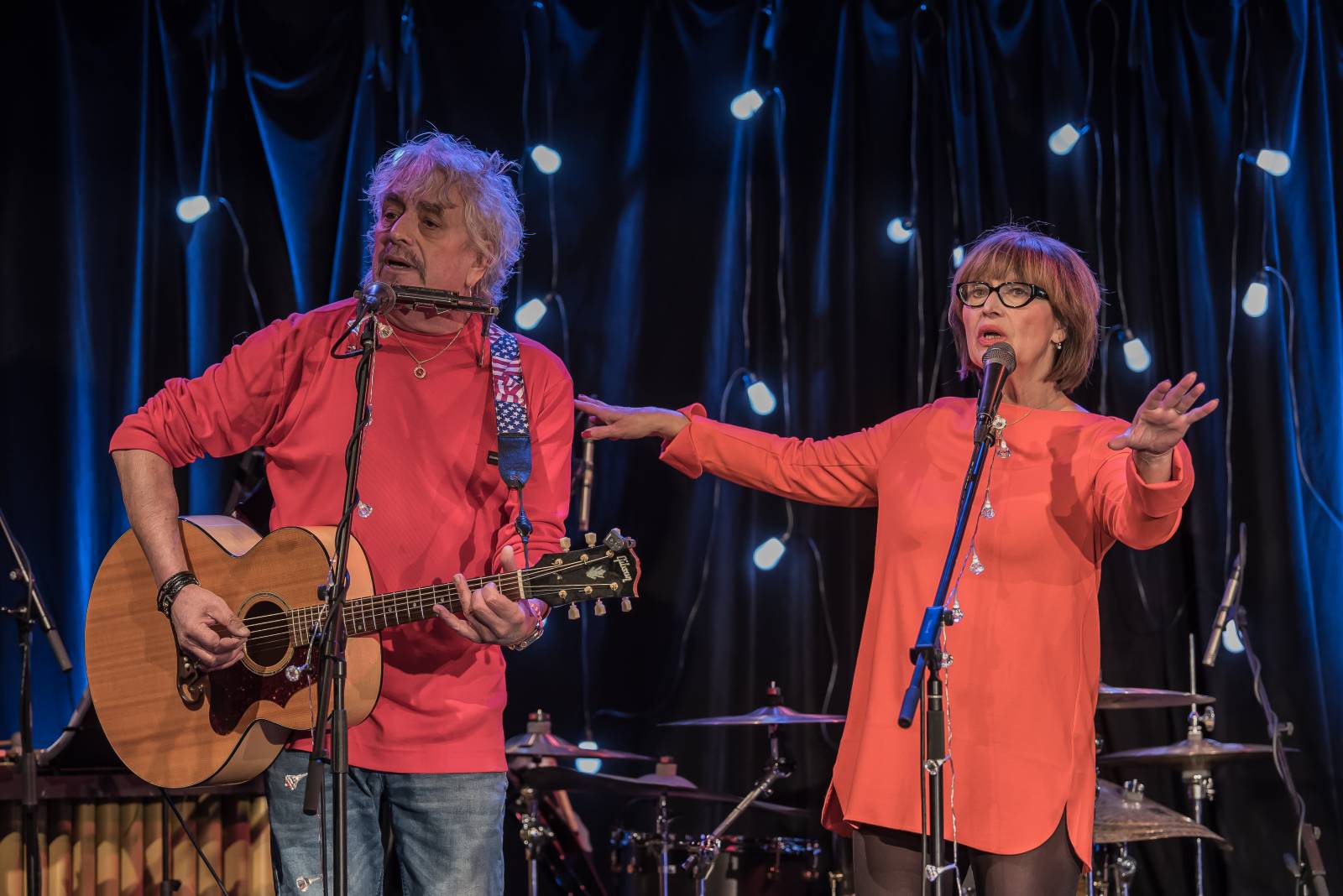 Saxana kouzlila v Malostranské besedě. Petra Černocká s manželem a dcerou Bárou navodili v klubu přátelskou atmosféru