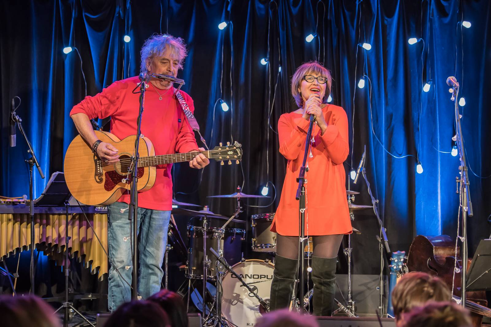 Saxana kouzlila v Malostranské besedě. Petra Černocká s manželem a dcerou Bárou navodili v klubu přátelskou atmosféru