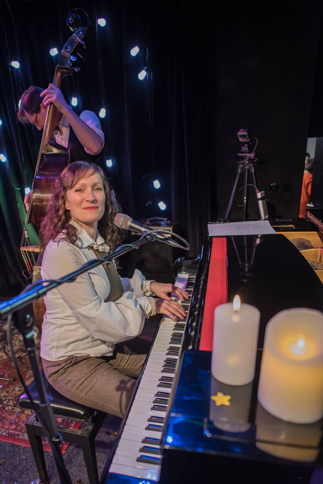 Saxana kouzlila v Malostranské besedě. Petra Černocká s manželem a dcerou Bárou navodili v klubu přátelskou atmosféru