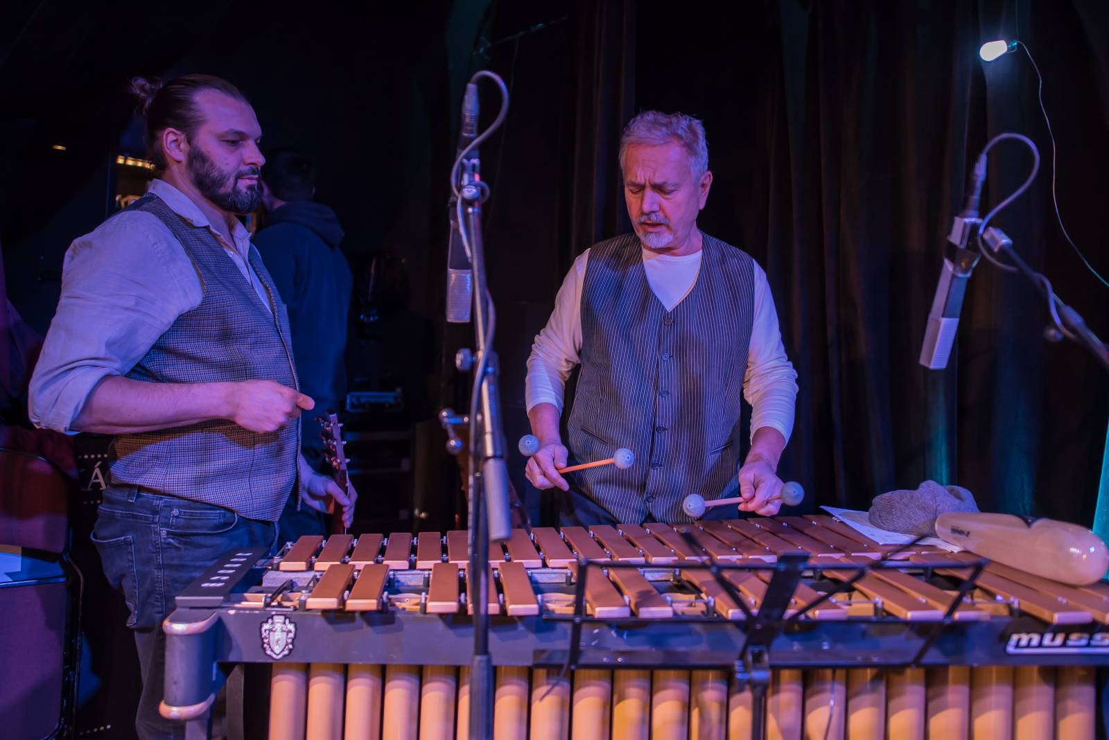 Saxana kouzlila v Malostranské besedě. Petra Černocká s manželem a dcerou Bárou navodili v klubu přátelskou atmosféru