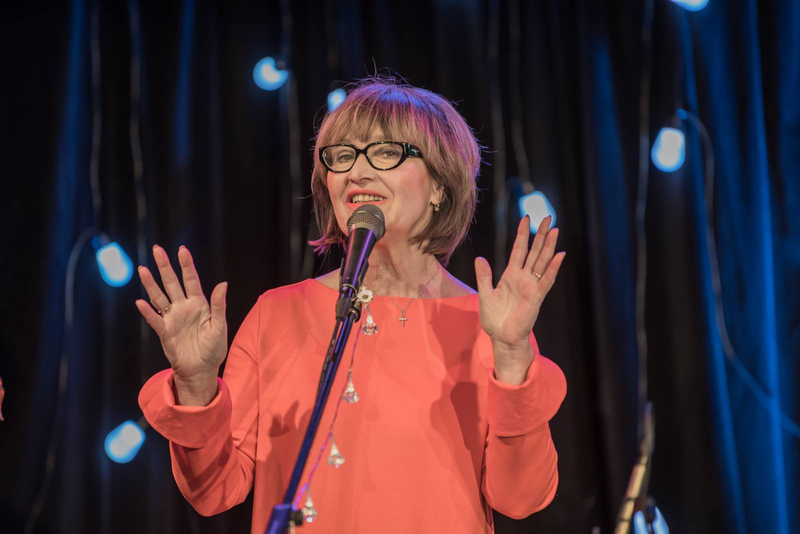 Saxana kouzlila v Malostranské besedě. Petra Černocká s manželem a dcerou Bárou navodili v klubu přátelskou atmosféru