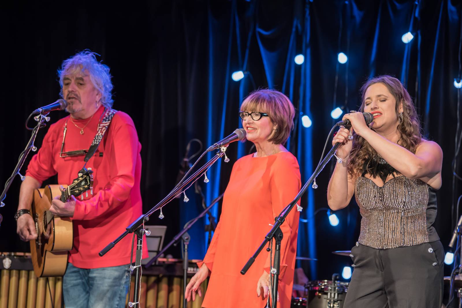 Saxana kouzlila v Malostranské besedě. Petra Černocká s manželem a dcerou Bárou navodili v klubu přátelskou atmosféru