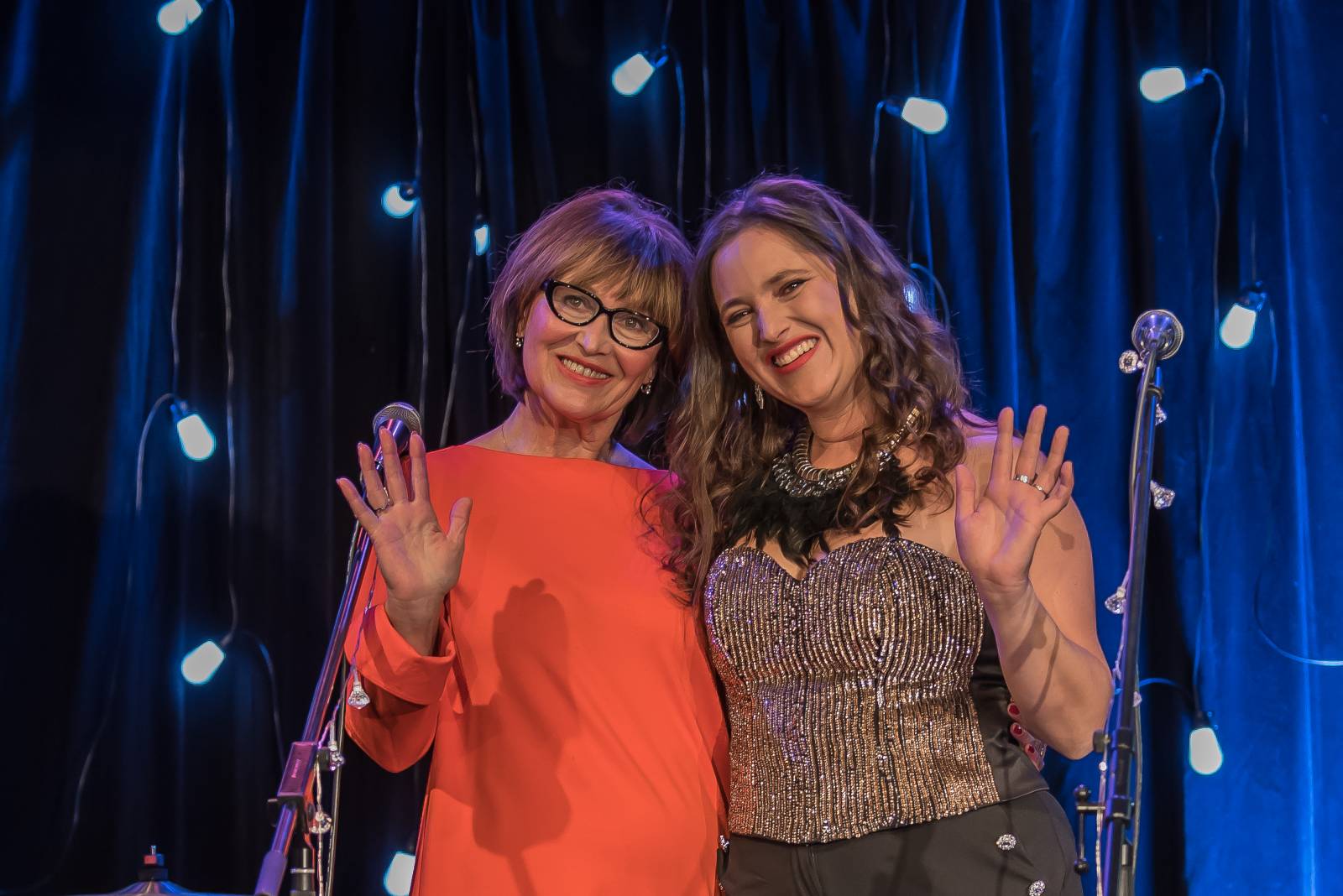 Saxana kouzlila v Malostranské besedě. Petra Černocká s manželem a dcerou Bárou navodili v klubu přátelskou atmosféru