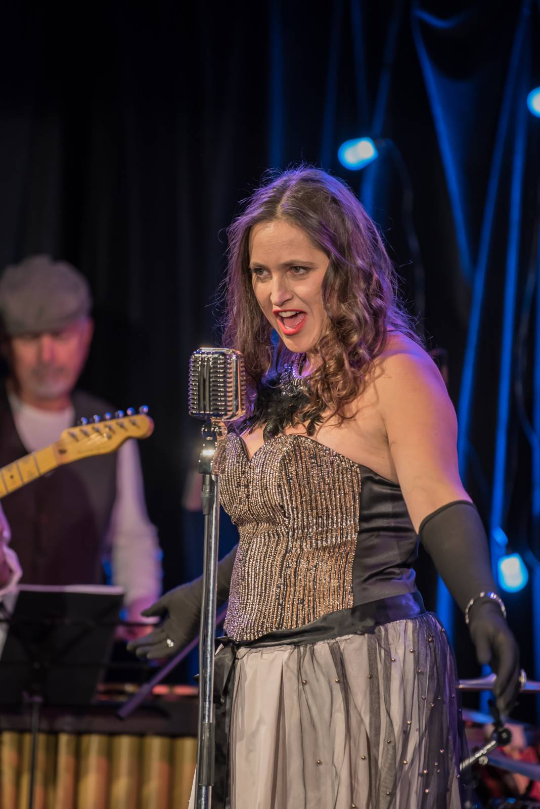 Saxana kouzlila v Malostranské besedě. Petra Černocká s manželem a dcerou Bárou navodili v klubu přátelskou atmosféru