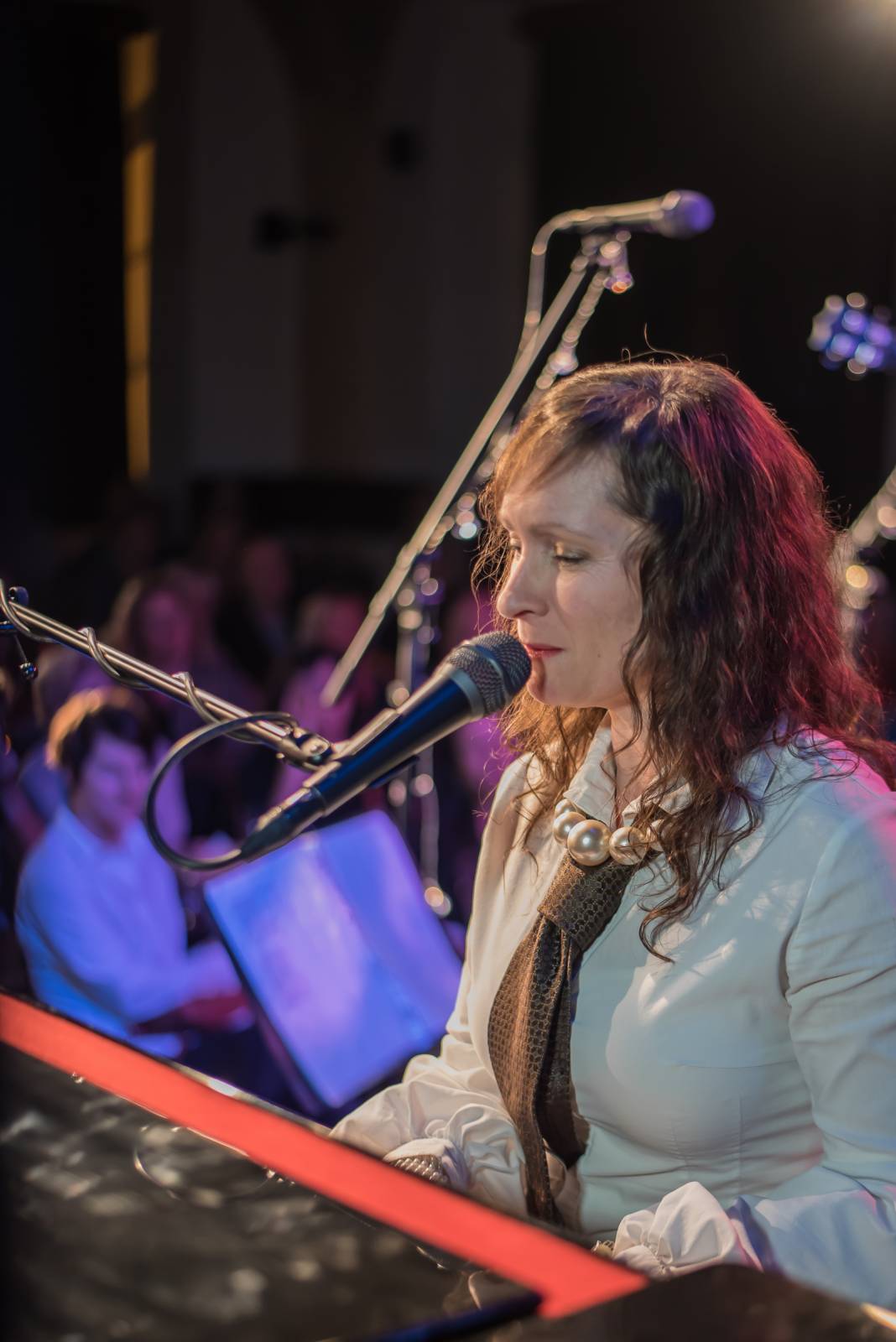 Saxana kouzlila v Malostranské besedě. Petra Černocká s manželem a dcerou Bárou navodili v klubu přátelskou atmosféru