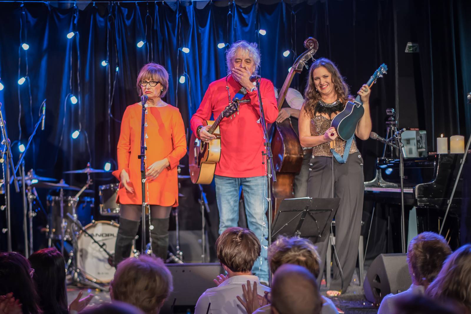 Saxana kouzlila v Malostranské besedě. Petra Černocká s manželem a dcerou Bárou navodili v klubu přátelskou atmosféru