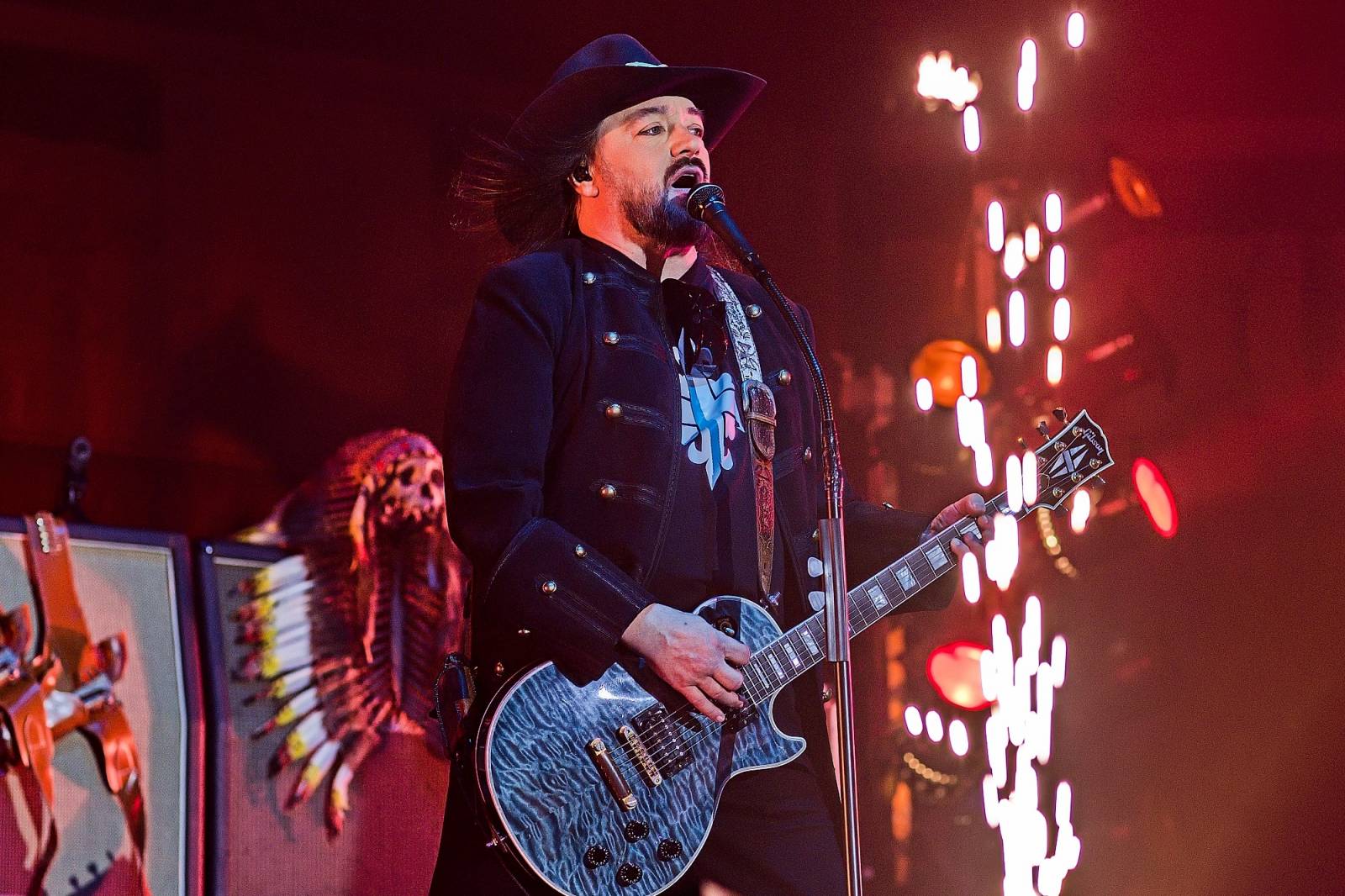 Černý kočky mokrý žáby ovládly České Budějovice. Lucie tam odstartovala oslavy 30 let ikonického alba