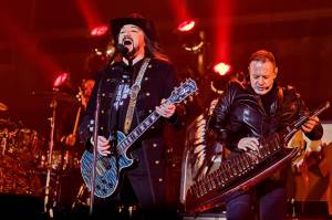 Černý kočky mokrý žáby ovládly České Budějovice. Lucie tam odstartovala oslavy 30 let ikonického alba