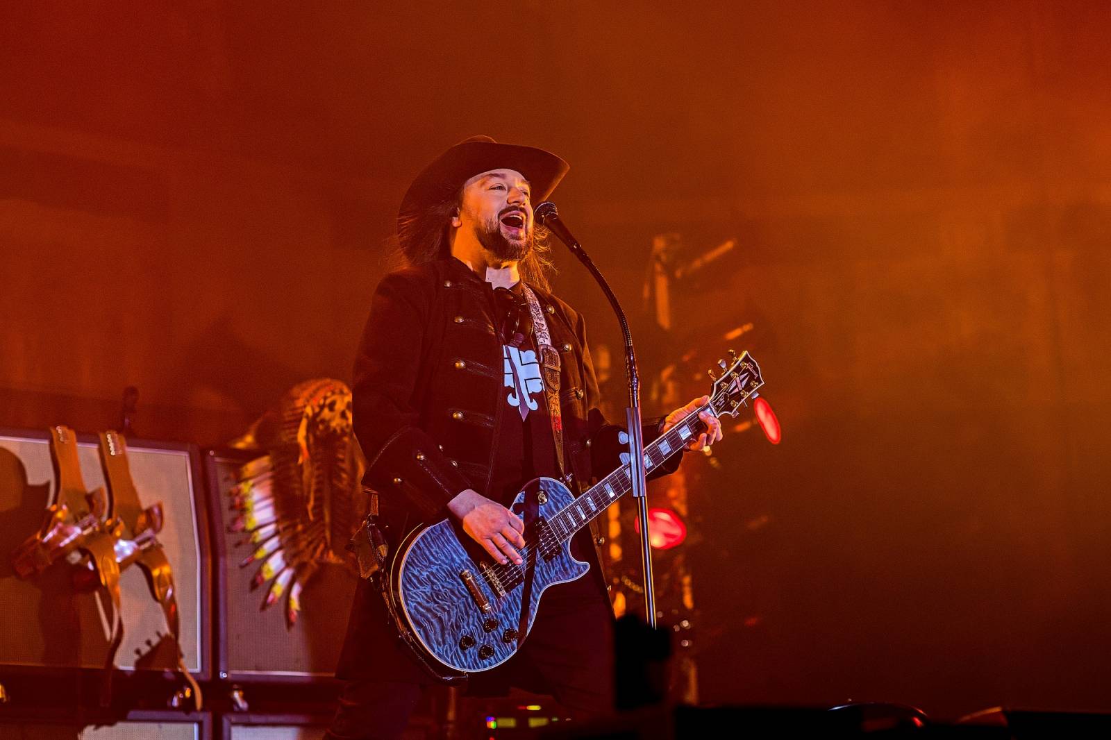 Černý kočky mokrý žáby ovládly České Budějovice. Lucie tam odstartovala oslavy 30 let ikonického alba