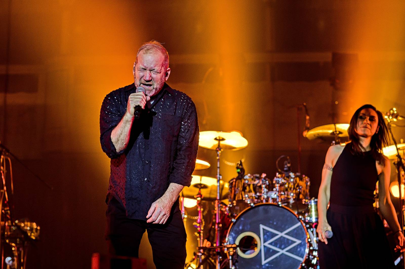 Černý kočky mokrý žáby ovládly České Budějovice. Lucie tam odstartovala oslavy 30 let ikonického alba