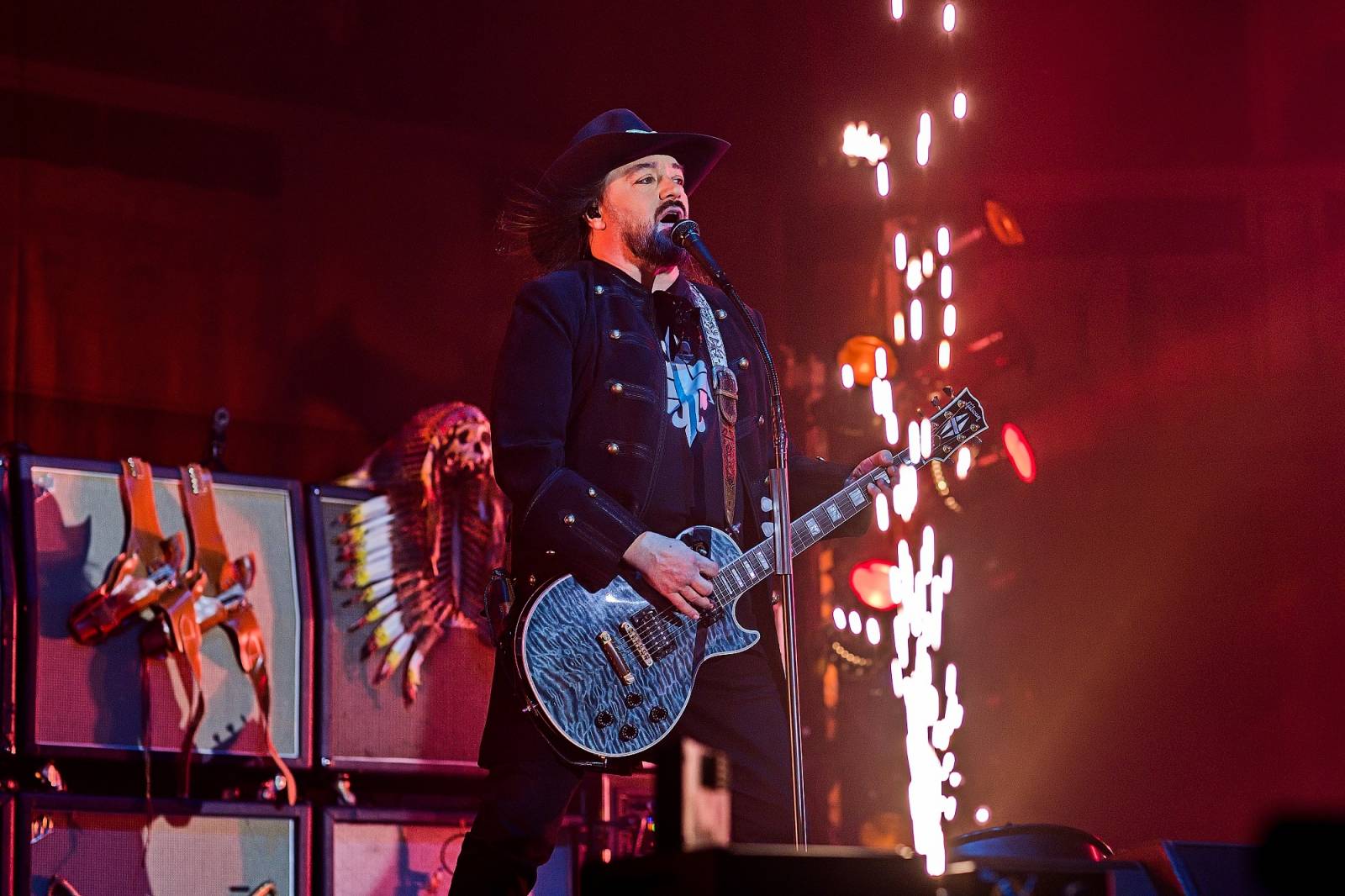 Černý kočky mokrý žáby ovládly České Budějovice. Lucie tam odstartovala oslavy 30 let ikonického alba